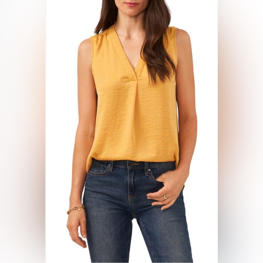 VINCE CAMUTO   Rumpled Satin Sleeveless V-Neck Blouse In Narcissus Size M
